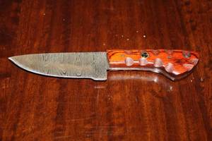 lot 8 image: MHS CUTLERY CUSTUMIZED HANDMADE DAMASCUS STEEL KNIVES WITH EITHER WOOD, BONE OR RESIN HANDLES ALL KNIVES ARE UNIQUELY MADE NO 2 KNIVES ARE THE SAME
