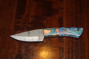 lot 16 image: MHS CUTLERY CUSTUMIZED HANDMADE DAMASCUS STEEL KNIVES WITH EITHER WOOD, BONE OR RESIN HANDLES ALL KNIVES ARE UNIQUELY MADE NO 2 KNIVES ARE THE SAME