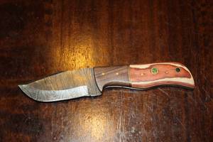 lot 20 image: MHS CUTLERY CUSTUMIZED HANDMADE DAMASCUS STEEL KNIVES WITH EITHER WOOD, BONE OR RESIN HANDLES ALL KNIVES ARE UNIQUELY MADE NO 2 KNIVES ARE THE SAME