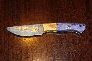 lot 23 image: MHS CUTLERY CUSTUMIZED HANDMADE DAMASCUS STEEL KNIVES WITH EITHER WOOD, BONE OR RESIN HANDLES ALL KNIVES ARE UNIQUELY MADE NO 2 KNIVES ARE THE SAME