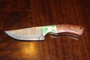 lot 24 image: MHS CUTLERY CUSTUMIZED HANDMADE DAMASCUS STEEL KNIVES WITH EITHER WOOD, BONE OR RESIN HANDLES ALL KNIVES ARE UNIQUELY MADE NO 2 KNIVES ARE THE SAME