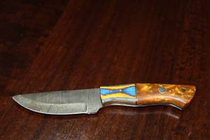 lot 40 image: MHS CUTLERY CUSTUMIZED HANDMADE DAMASCUS STEEL KNIVES WITH EITHER WOOD, BONE OR RESIN HANDLES ALL KNIVES ARE UNIQUELY MADE NO 2 KNIVES ARE THE SAME