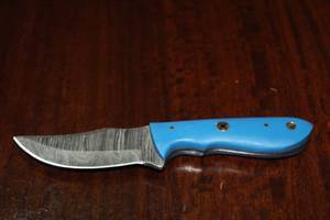 lot 41 image: MHS CUTLERY CUSTUMIZED HANDMADE DAMASCUS STEEL KNIVES WITH EITHER WOOD, BONE OR RESIN HANDLES ALL KNIVES ARE UNIQUELY MADE NO 2 KNIVES ARE THE SAME