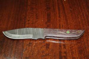 lot 49 image: MHS CUTLERY CUSTUMIZED HANDMADE DAMASCUS STEEL KNIVES WITH EITHER WOOD, BONE OR RESIN HANDLES ALL KNIVES ARE UNIQUELY MADE NO 2 KNIVES ARE THE SAME