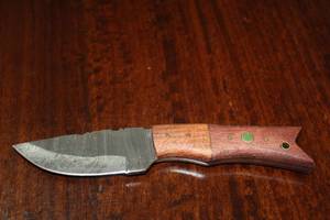 lot 51 image: MHS CUTLERY CUSTUMIZED HANDMADE DAMASCUS STEEL KNIVES WITH EITHER WOOD, BONE OR RESIN HANDLES ALL KNIVES ARE UNIQUELY MADE NO 2 KNIVES ARE THE SAME