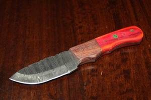 lot 57 image: MHS CUTLERY CUSTUMIZED HANDMADE DAMASCUS STEEL KNIVES WITH EITHER WOOD, BONE OR RESIN HANDLES ALL KNIVES ARE UNIQUELY MADE NO 2 KNIVES ARE THE SAME