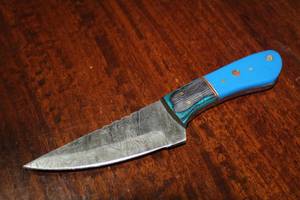 lot 59 image: MHS CUTLERY CUSTUMIZED HANDMADE DAMASCUS STEEL KNIVES WITH EITHER WOOD, BONE OR RESIN HANDLES ALL KNIVES ARE UNIQUELY MADE NO 2 KNIVES ARE THE SAME