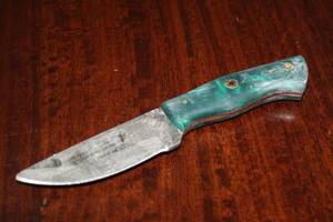 lot 62 image: MHS CUTLERY CUSTUMIZED HANDMADE DAMASCUS STEEL KNIVES WITH EITHER WOOD, BONE OR RESIN HANDLES ALL KNIVES ARE UNIQUELY MADE NO 2 KNIVES ARE THE SAME