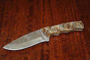lot 73 image: MHS CUTLERY CUSTUMIZED HANDMADE DAMASCUS STEEL KNIVES WITH EITHER WOOD, BONE OR RESIN HANDLES ALL KNIVES ARE UNIQUELY MADE NO 2 KNIVES ARE THE SAME