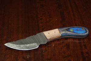 lot 74 image: MHS CUTLERY CUSTUMIZED HANDMADE DAMASCUS STEEL KNIVES WITH EITHER WOOD, BONE OR RESIN HANDLES ALL KNIVES ARE UNIQUELY MADE NO 2 KNIVES ARE THE SAME