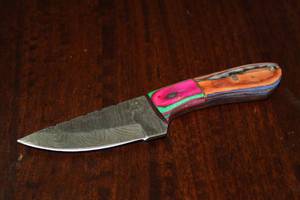 lot 81 image: MHS CUTLERY CUSTUMIZED HANDMADE DAMASCUS STEEL KNIVES WITH EITHER WOOD, BONE OR RESIN HANDLES ALL KNIVES ARE UNIQUELY MADE NO 2 KNIVES ARE THE SAME