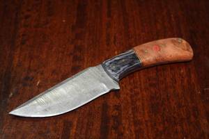 lot 83 image: MHS CUTLERY CUSTUMIZED HANDMADE DAMASCUS STEEL KNIVES WITH EITHER WOOD, BONE OR RESIN HANDLES ALL KNIVES ARE UNIQUELY MADE NO 2 KNIVES ARE THE SAME