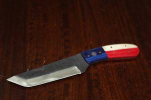 lot 85 image: MHS CUTLERY CUSTUMIZED HANDMADE DAMASCUS STEEL KNIVES WITH EITHER WOOD, BONE OR RESIN HANDLES ALL KNIVES ARE UNIQUELY MADE NO 2 KNIVES ARE THE SAME