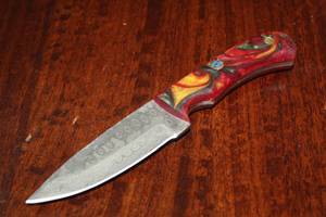 lot 86 image: MHS CUTLERY CUSTUMIZED HANDMADE DAMASCUS STEEL KNIVES WITH EITHER WOOD, BONE OR RESIN HANDLES ALL KNIVES ARE UNIQUELY MADE NO 2 KNIVES ARE THE SAME