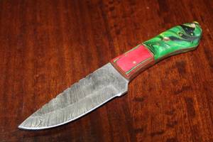 lot 92 image: MHS CUTLERY CUSTUMIZED HANDMADE DAMASCUS STEEL KNIVES WITH EITHER WOOD, BONE OR RESIN HANDLES ALL KNIVES ARE UNIQUELY MADE NO 2 KNIVES ARE THE SAME