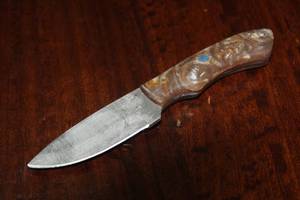 lot 93 image: MHS CUTLERY CUSTUMIZED HANDMADE DAMASCUS STEEL KNIVES WITH EITHER WOOD, BONE OR RESIN HANDLES ALL KNIVES ARE UNIQUELY MADE NO 2 KNIVES ARE THE SAME