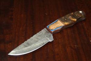 lot 99 image: MHS CUTLERY CUSTUMIZED HANDMADE DAMASCUS STEEL KNIVES WITH EITHER WOOD, BONE OR RESIN HANDLES ALL KNIVES ARE UNIQUELY MADE NO 2 KNIVES ARE THE SAME