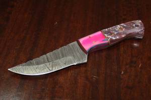 lot 116 image: MHS CUTLERY CUSTUMIZED HANDMADE DAMASCUS STEEL KNIVES WITH EITHER WOOD, BONE OR RESIN HANDLES ALL KNIVES ARE UNIQUELY MADE NO 2 KNIVES ARE THE SAME
