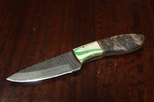 lot 120 image: MHS CUTLERY CUSTUMIZED HANDMADE DAMASCUS STEEL KNIVES WITH EITHER WOOD, BONE OR RESIN HANDLES ALL KNIVES ARE UNIQUELY MADE NO 2 KNIVES ARE THE SAME
