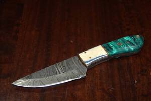lot 102 image: MHS CUTLERY CUSTUMIZED HANDMADE DAMASCUS STEEL KNIVES WITH EITHER WOOD, BONE OR RESIN HANDLES ALL KNIVES ARE UNIQUELY MADE NO 2 KNIVES ARE THE SAME