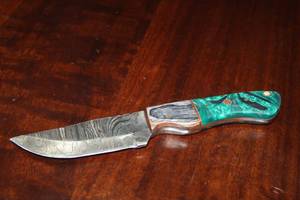 lot 108 image: MHS CUTLERY CUSTUMIZED HANDMADE DAMASCUS STEEL KNIVES WITH EITHER WOOD, BONE OR RESIN HANDLES ALL KNIVES ARE UNIQUELY MADE NO 2 KNIVES ARE THE SAME