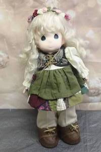 lot 8 image: 1994 PRECIOUS MOMENTS 17 DOLL COLLECTION EMMA No.1064