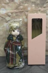 lot 11 image: 1994 PRECIOUS MOMENTS 17 DOLL COLLECTION SHEPHERD OF THE HILLS DANIEL No. 1055 WITH STORAGE&nbsp BOX&nbsp