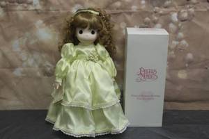 lot 12 image: 1995 PRECIOUS MOMENTS 16 DOLL THE PRECIOUS JEWEL COLLECTION BERYL No. 1224 WITH STORAGE BOX&nbsp