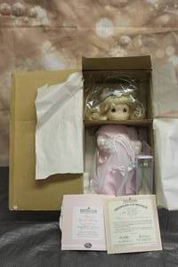 lot 14 image: PRECIOUS MOMENTS 14 DOLL COLLECTION THE ASHTON - DRAKE GALLERIES HOPE IS A GENTLE MELODY WITH COA , No 92711  SEE PICS&nbsp