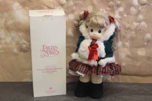 lot 19 image: 1994 PRECIOUS MOMENTS 16 DOLL COLLECTION STEPHANIE LIMITED EDITION CLASSIC CHRISTMAS COLLECTION WITH STORAGE BOX&nbsp