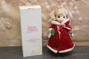 lot 21 image: 1999 PRECIOUS MOMENTS 16 DOLL COLLECTION CANDY&nbsp No. 1208&nbsp LIMITED EDITION OF 5,000 WITH STORAGE BOX&nbsp