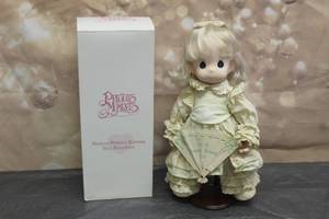 lot 31 image: 1992 PRECIOUS MOMENTS 16 DOLL COLLECTION IM A PRECIOUS MOMENTS FAN WITH STORAGE BOX&nbsp