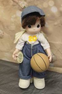 lot 41 image: 2000 PRECIOUS MOMENTS 16 DOLL COLLECTION JEREMY No 1147&nbsp