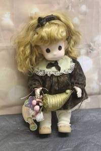 lot 50 image: 2000 PRECIOUS MOMENTS 12 DOLL COLLECTION GARDEN OF FRIENDS CHRISSY 1ST EDITION NOVEMBER No 1465&nbsp