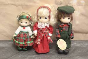 lot 51 image: TOTAL OF 3 PRECIOUS MOMENTS DOLL COLLECTION , 1995 IAN, 1995 REGINA,2000 LITTLE CHRISTMAS CAROL&nbsp