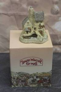 lot 56 image: 1986&nbsp DAVID WINTER THE WEST COUNTRY COLLECTION&nbsp COTTAGE 6 TAMAR&nbsp WITH ORIGINAL BOX&nbsp
