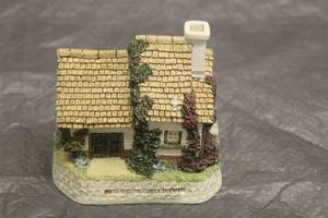 lot 57 image: 1995 DAVID WINTER THE MODEL DAIRY COLLECTION&nbsp 5 COTTAGE GUILD No 21&nbsp&nbsp
