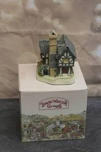 lot 58 image: 1991 DAVID WINTER&nbsp INGLENOOK&nbsp 5 COTTAGE WITH ORIGINAL BOX&nbsp
