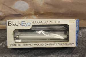 lot 63 image: BLACK EYE FLUROSCENT LITE NO POWER CORD