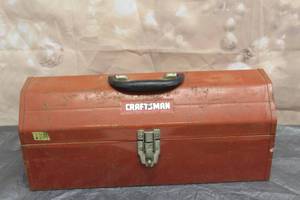 lot 81 image: VINTAGE CRAFTSMAN METAL TOOL BOX