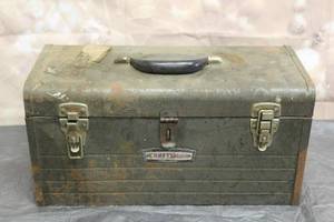 lot 83 image: VINTAGE CRAFTSMAN TOOL BOX