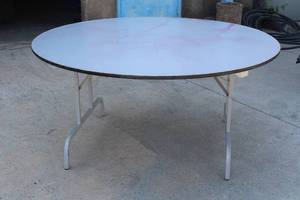 lot 90 image: 5FT DIAM WOODEN FOLDING TABLE