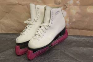 lot 111 image: PAIR OF LAKE PLACID ICE SKATES SIZE 8R