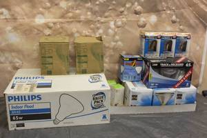 lot 116 image: LOT OF ASSORTED LIGHT BULBS