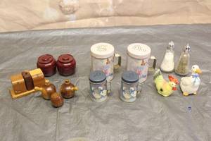 lot 117 image: LOT OF ASSORTED SALT AND PEPPER SHAKERS&nbsp