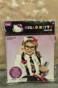 lot 200 image: HELLO KITTY NERD CHILD SIZE
