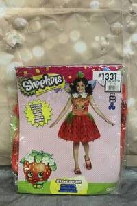 lot 214 image: SHOPKINS STRAWBERRY KISS CHILD MEDIUM 78