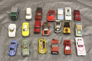 lot 104 image: LOT OF 20 ASSORTED MATCHBOX AND OTHER BRAND CARS