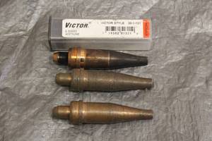 lot 124 image: 3 VICTOR G SERIES CUTTING TIPS (ACETYLENE)