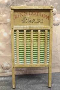 lot 138 image: VINTAGE KING FISHER COTTON BRASS WASH BOARD 23.5